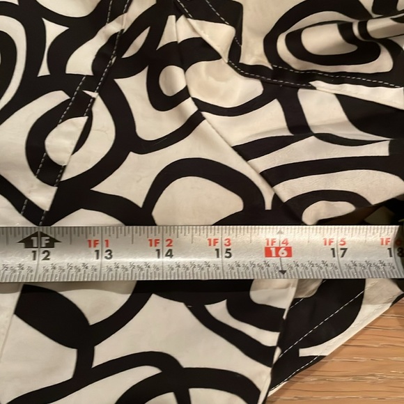 MaxMara Double Breasted Short Trench. - Picture 6 of 7